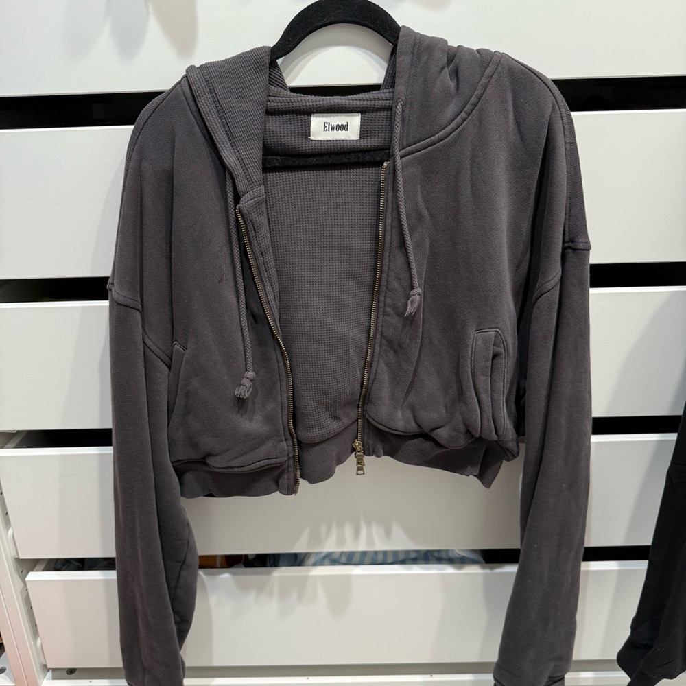Elwood Women's Charcoal Cropped Hoodie